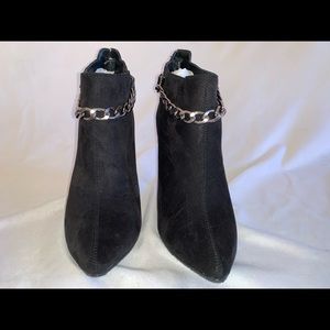 Black sueded Breckelles Baylee-12 heels